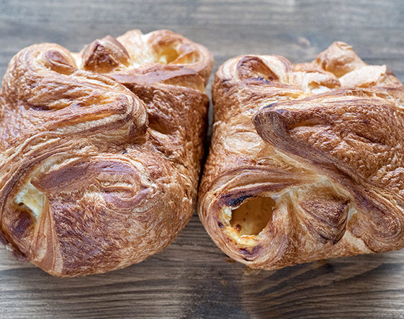 Topfengolatsche — Süßgebäck von Bäckerei Hiessberger